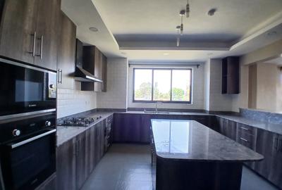 4 Bed Apartment with En Suite at Lavington Green - 3