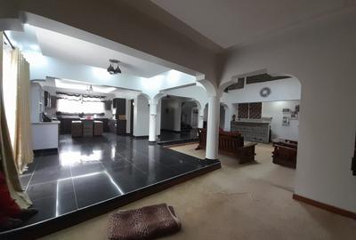 5 Bed Townhouse with En Suite at Milimani