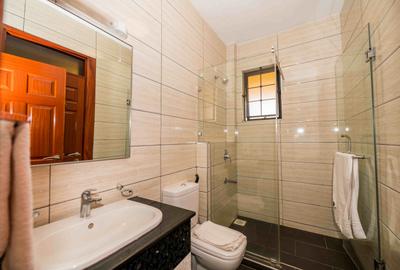 Serviced 2 Bed Apartment with En Suite at Westlands Avenue