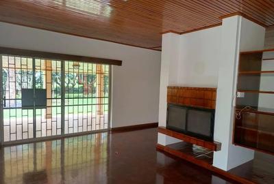 4 Bed House with En Suite in Runda