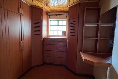 4 Bed Townhouse with En Suite at Lavington - 3