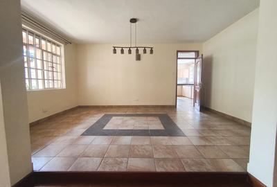 4 Bed House with Garden in Rosslyn - 2