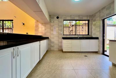 5 Bed Townhouse with En Suite in Lavington