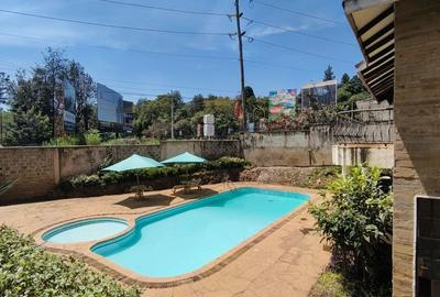 3 Bed Apartment with En Suite in Kileleshwa