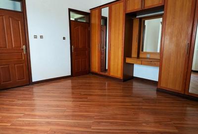4 Bed Townhouse with En Suite in Westlands Area - 4