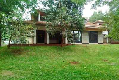 5 Bed House with En Suite in Runda