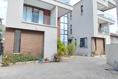 5 Bed Townhouse with En Suite at Lavington Green - 3