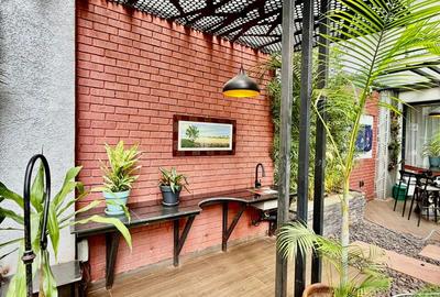 Furnished 4 Bed Apartment with En Suite in Spring Valley - 2