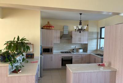 3 Bed Apartment with En Suite in Brookside