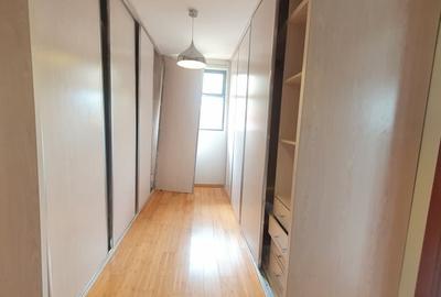 5 Bed Townhouse with En Suite in Lavington - 4