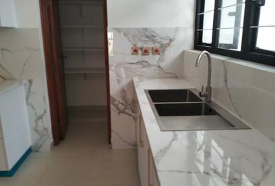 7 Bed Townhouse with En Suite in Runda - 3