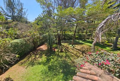4 Bed House with En Suite in Rosslyn - 3