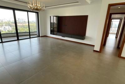 4 Bed Apartment with En Suite in Riverside - 4