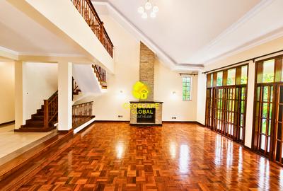 4 Bed House with En Suite in Rosslyn - 2