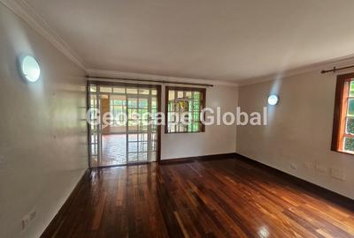 5 Bed House with En Suite in Runda - 4