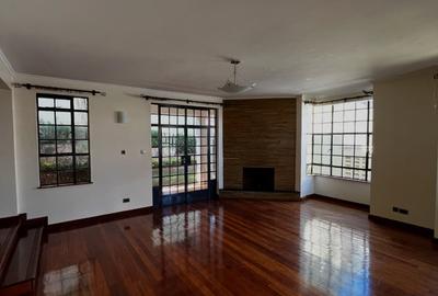 5 Bed Townhouse with En Suite in Lavington - 2