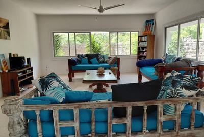 7 Bed Villa with En Suite at Turtle Bay