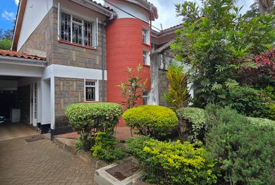 4 Bed Townhouse with En Suite in Lavington - 2