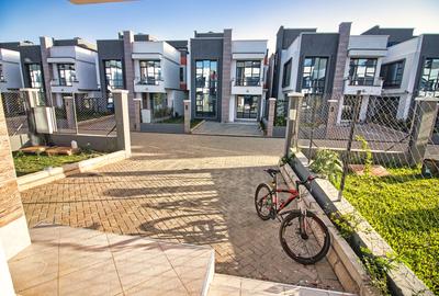 4 Bed House with En Suite at Eastern Bypass - 2