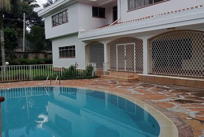 5 Bed House with En Suite at Runda