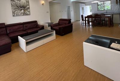 3 Bed Apartment with En Suite at Lavington - 4