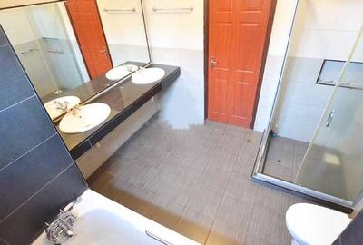4 Bed Apartment with En Suite at Brookside Drive