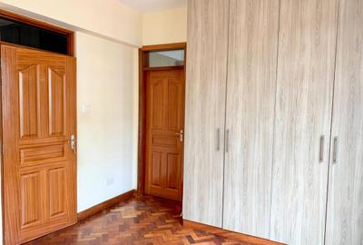 3 Bed Apartment with En Suite in Kilimani - 4