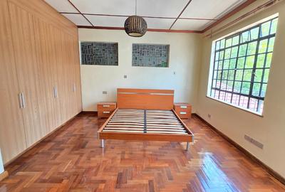 5 Bed House with En Suite in Runda