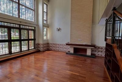 5 Bed Townhouse with En Suite at Lavington - 3