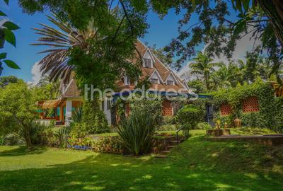 6 Bed House with En Suite in Runda