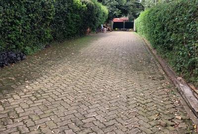 4 Bed House with En Suite in Lavington