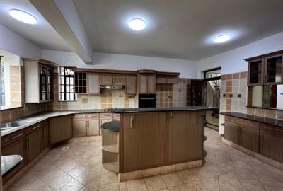 5 Bed Townhouse with En Suite in Lavington