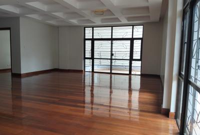 4 Bed Apartment with En Suite in Westlands Area