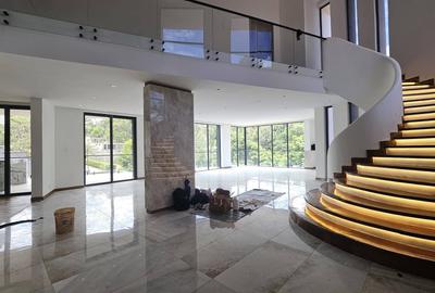 5 Bed Villa with En Suite in Nyari - 4