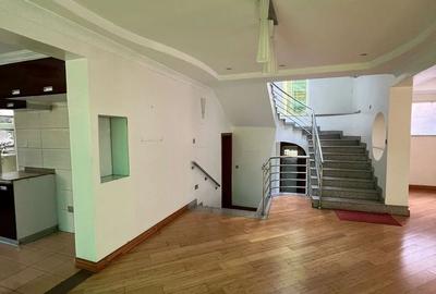 4 Bed Townhouse with En Suite at Riverside Drive - 3