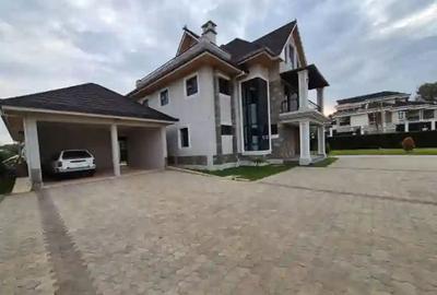 5 Bed Townhouse with En Suite in Runda - 2