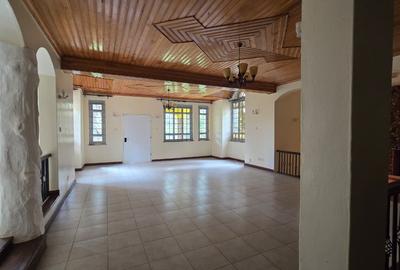 4 Bed House with En Suite in Runda - 2