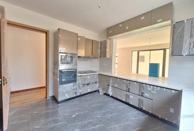 5 Bed Townhouse with En Suite at Lavington - 2