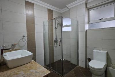 Serviced 2 Bed Apartment with En Suite at Four Ways Drive - 4