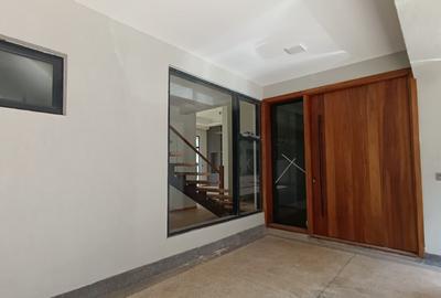 5 Bed Townhouse with En Suite in Lavington