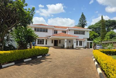 5 Bed House with En Suite in Runda