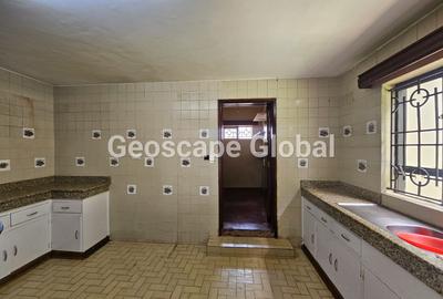 4 Bed House with En Suite in Nyari - 2