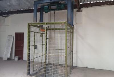 20,000 ft² Warehouse with Backup Generator in Industrial Area - 4