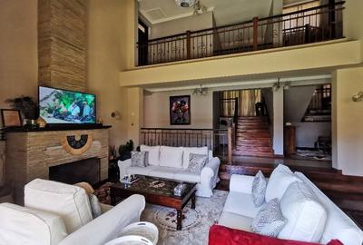 4 Bed Townhouse with En Suite in Rosslyn - 2