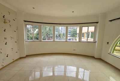 4 Bed Townhouse with En Suite in Riverside - 4