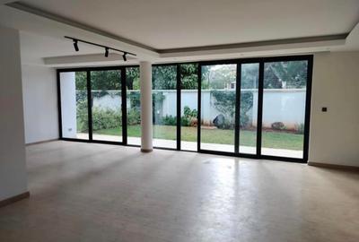 5 Bed Townhouse with En Suite in Lavington