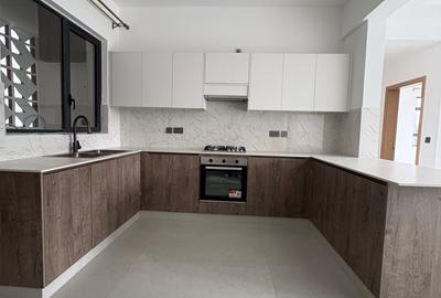 2 Bed Apartment with En Suite in Brookside - 3
