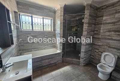 4 Bed House with En Suite in Runda