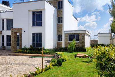 5 Bed Townhouse with En Suite at Katani