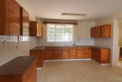 5 Bed House with En Suite at Kyuna